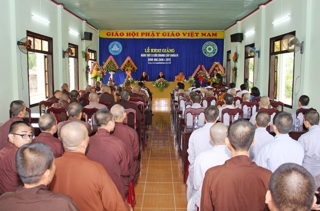 Quang cảnh lễ khai giảng của Trường Phật học Quảng Nam (tháng 8-2016)